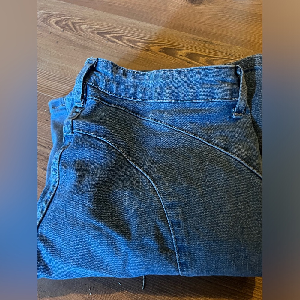 Pocketless jeans